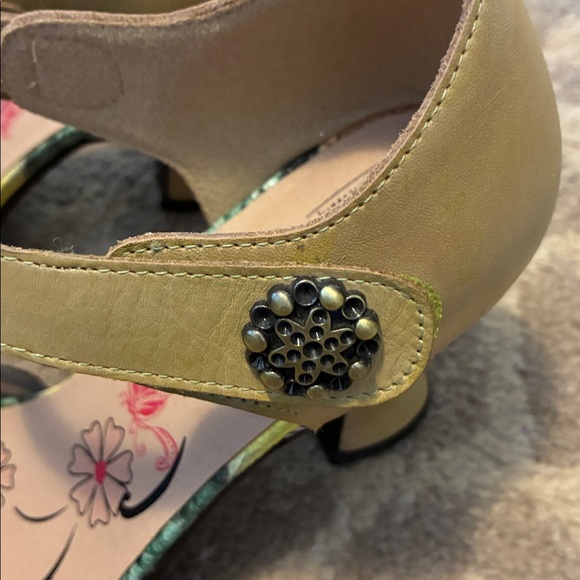 L'Artiste By Spring Step Women's Floramaria Mary Jane Heels Size 38 EU/ 7.5-8 US - Picture 4 of 5